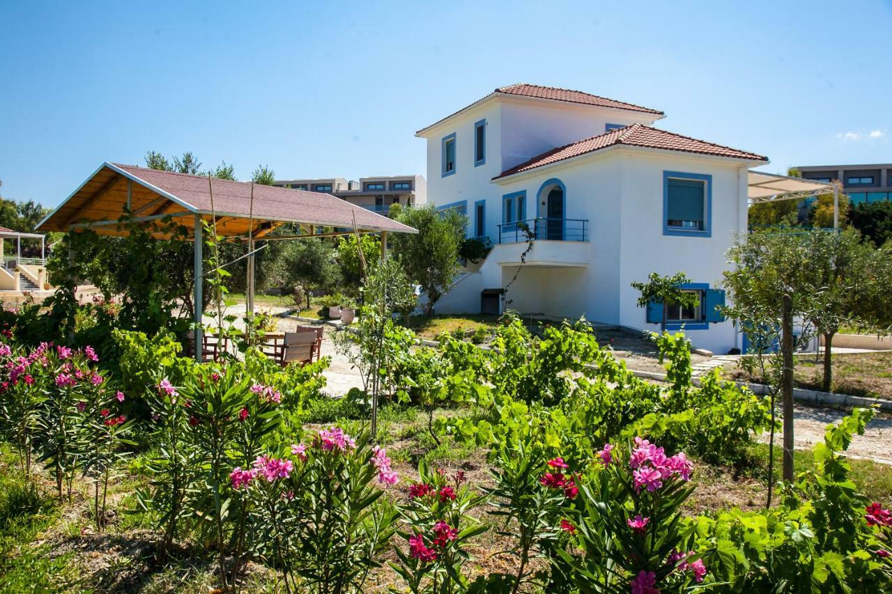 Romanos XI Xi Beach Exterior foto